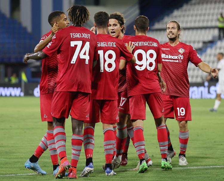 Calcio,  Cremonese pronta: oggi il battesimo con la Fiorentina