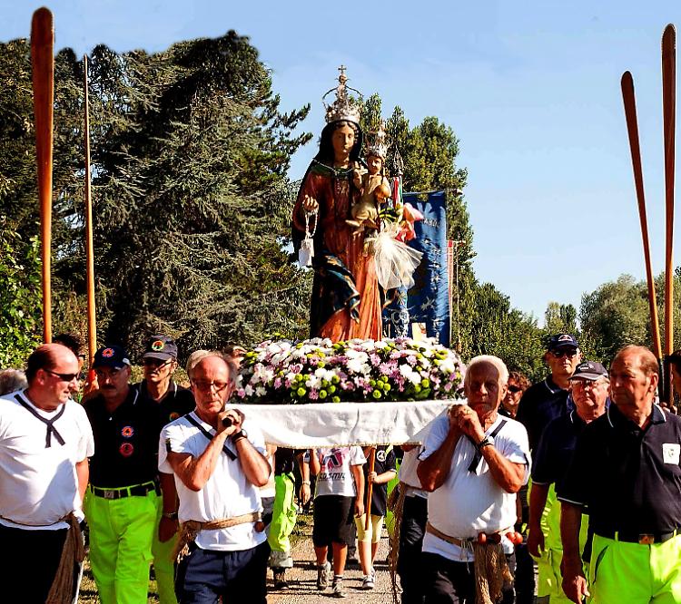 Madonna dell'Assunta senza il fiume: messa pomeridiana del vescovo a Brancere