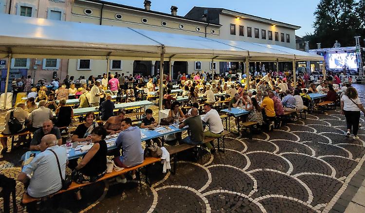 Ferragosto, Re tortello torna sul trono: «Volatilizzati» 8 quintali