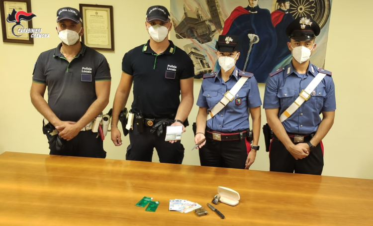 Coppia di spacciatori arrestati da Carabinieri e Polizia