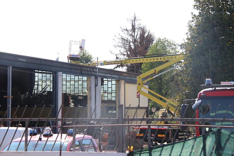 Precipita dal tetto del capannone, muore 59enne