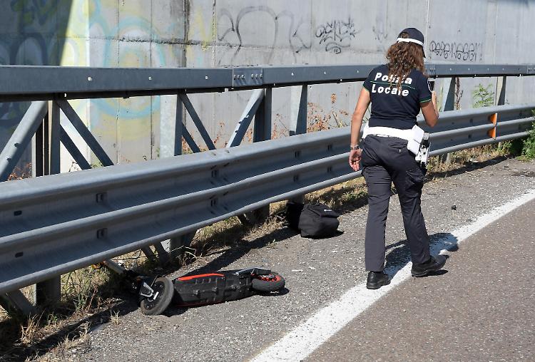Va in monopattino sulla provinciale, investito da un tir