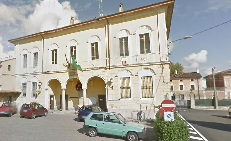 Via un altro consigliere comunale. «Spettro» commissario