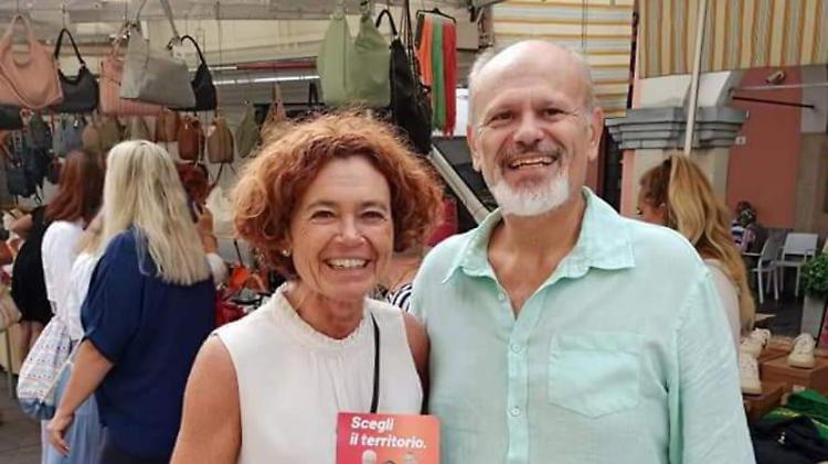 Il Pd fra la gente al mercato