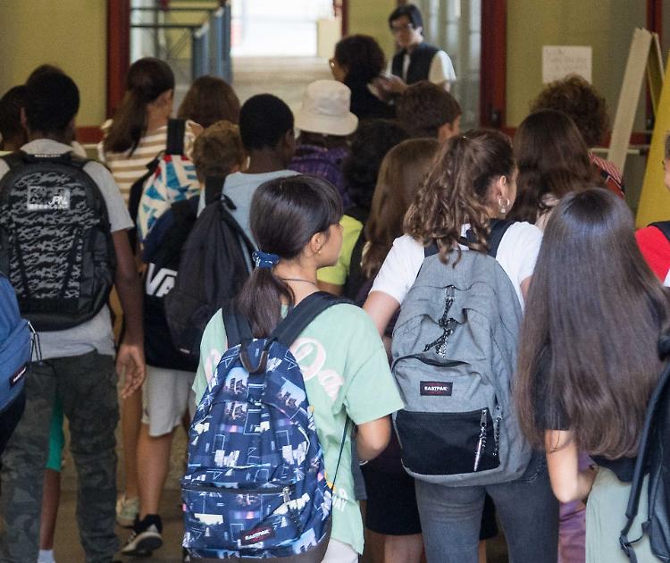 Scuola, già sui banchi alle Medie Vida e Anna Frank