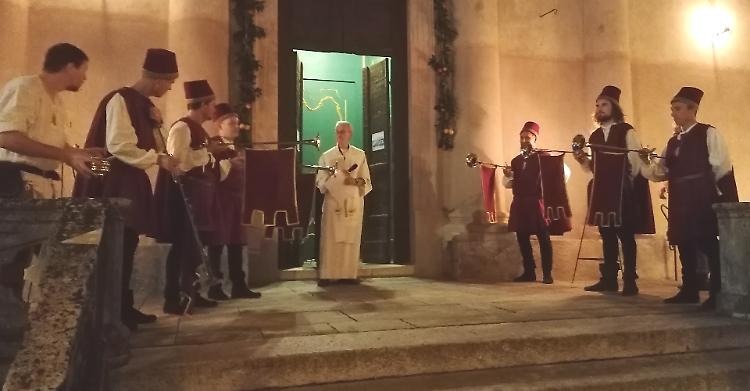 Il Palio di Isola Dovarese riparte dalla benedizione