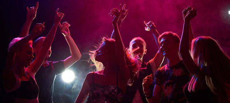Movida con colonna sonora. Il Comune: «Ma la notte, no»