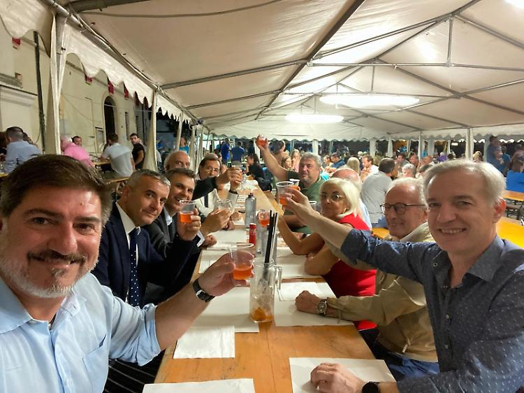 Scrp, riunione conviviale dei sindaci  ex dissidenti: «Orgogliosamente "pecoroni"»