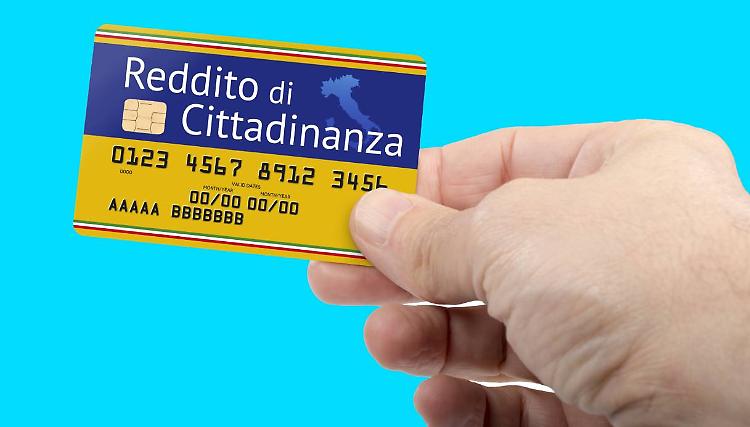 Reddito di cittadinanza, denunciati due «furbetti»