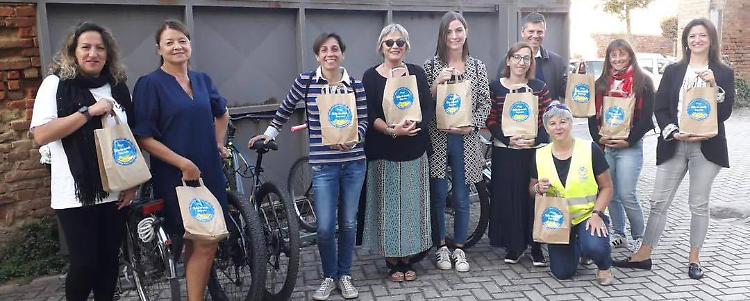 Fanalini per i ciclisti: dono di Fiab e Comune