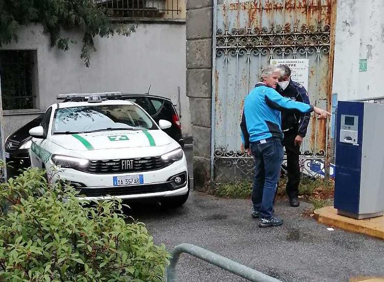 Bloccati nel parcheggio per un'ora: impossibile il pagamento della sosta