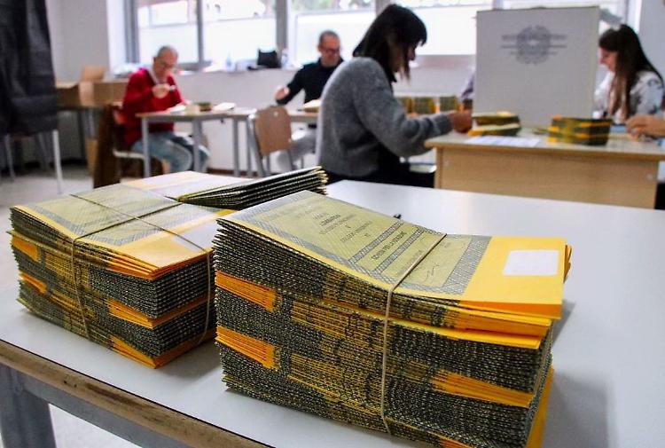 Elezioni, stasera dalle 23 lo spoglio delle schede: i primi risultati in tempo reale