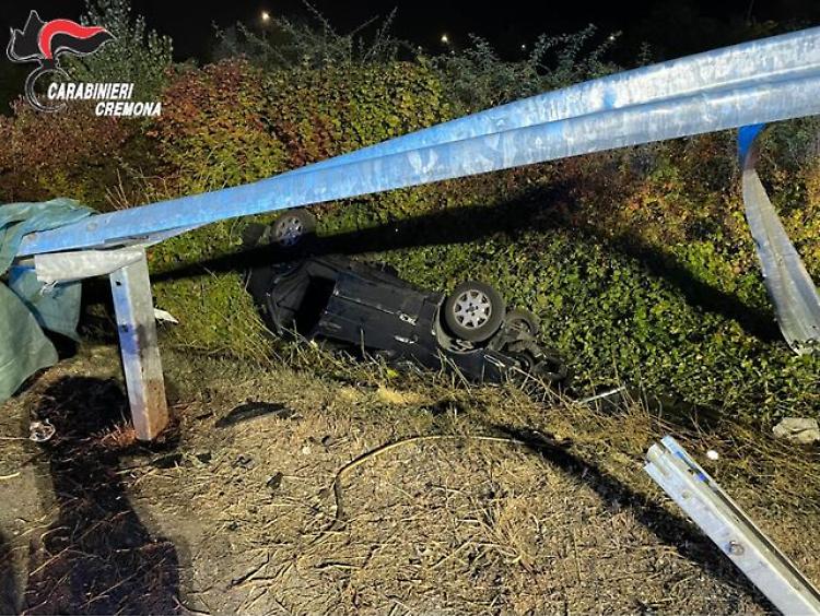 Inseguimento e schianto sulla Paullese, i carabinieri bloccano 31enne