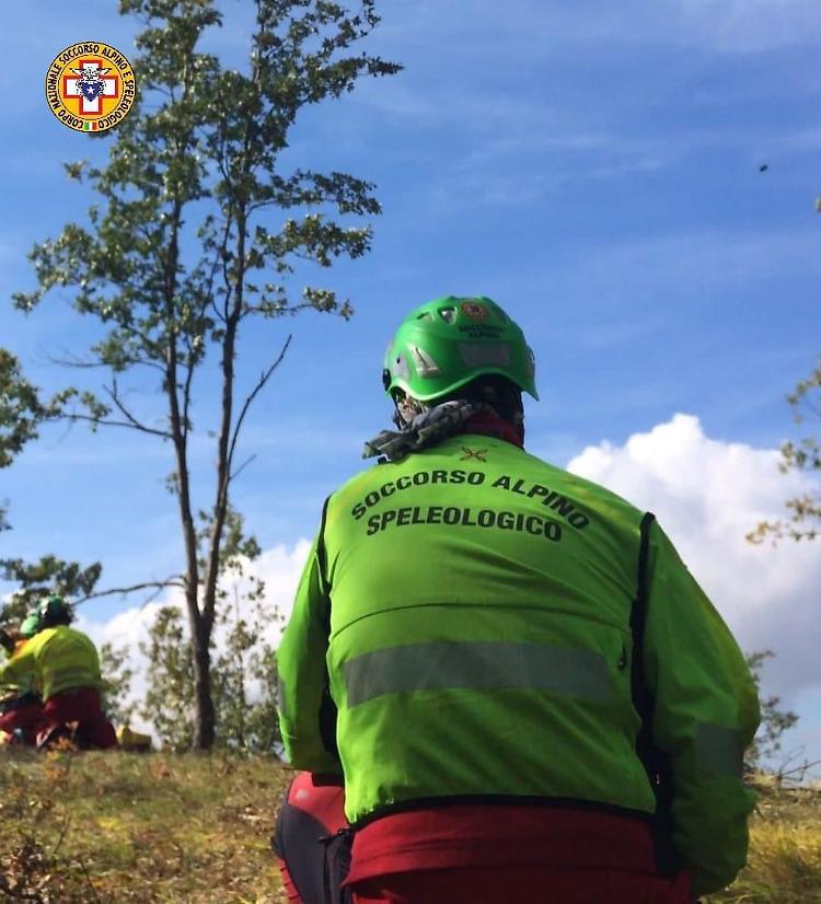 Va a funghi e perde l'orientamento, 72enne individuato dal Soccorso alpino