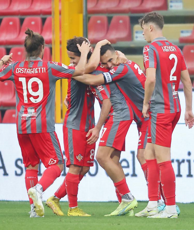 Calcio. Cremonese, orgoglio e tanta attenzione per rompere il ghiaccio