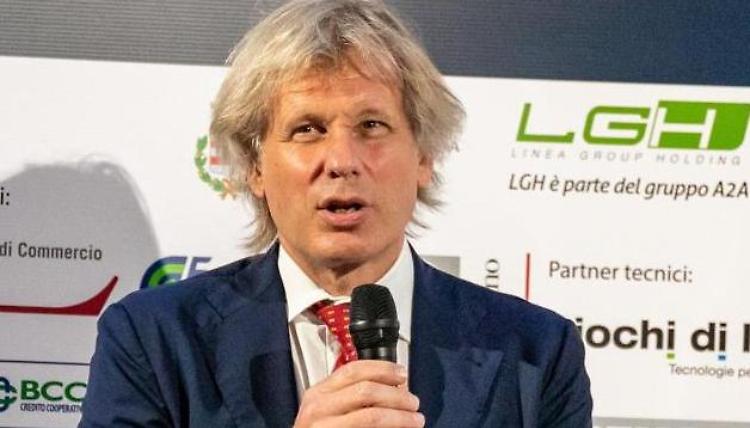 La proposta di Pan: "Impegno dei sanitari, piantiamo due alberi della memoria in ospedale e in piazza Roma"