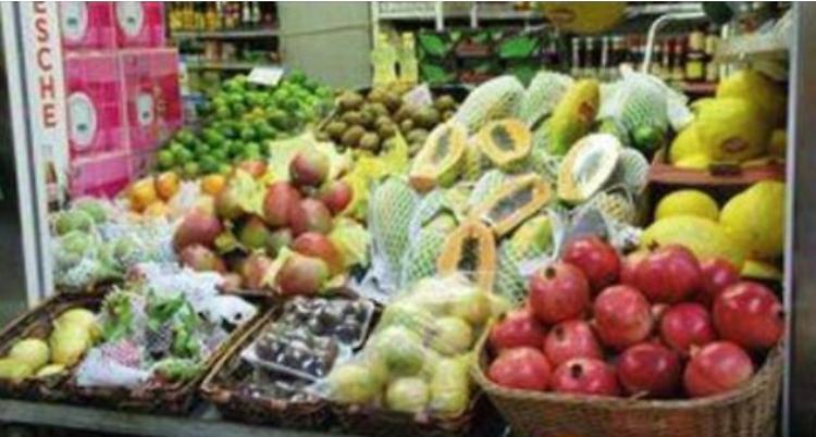 Al mercato, caccia allo sconto per salvare la spesa