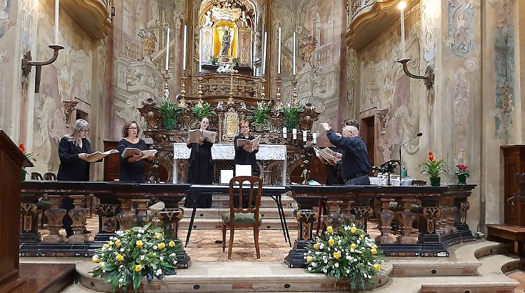 Esecuzione della Missa XVIII "Pro Defunctis" in canto gregoriano