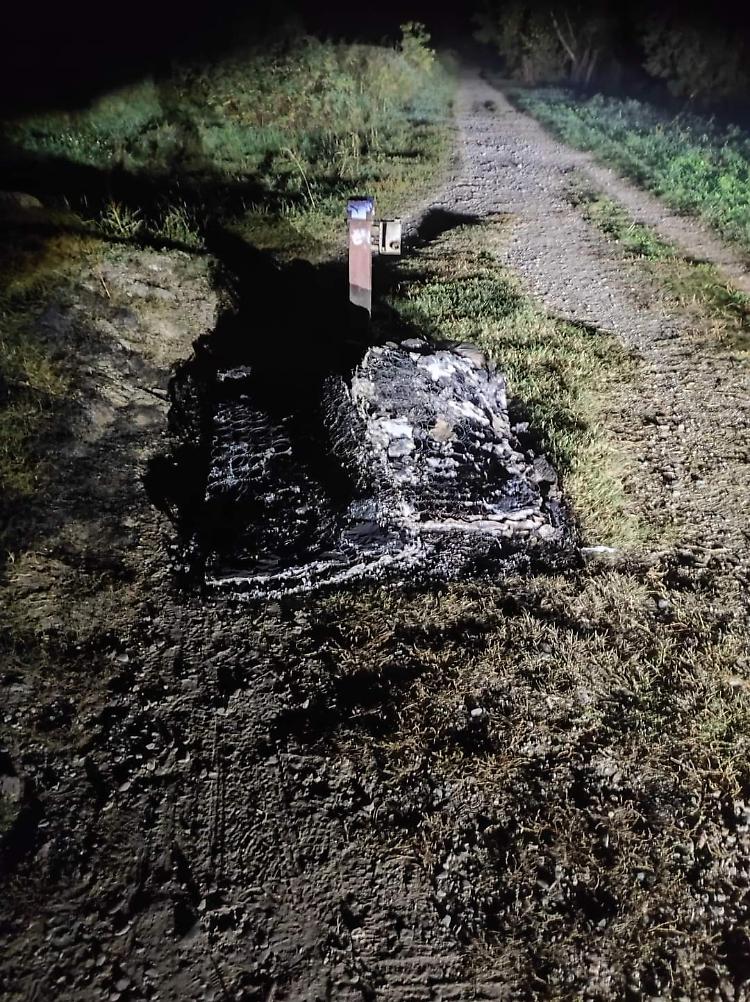 Vandalismi lungo il tracciato della gara di mountain bike: per un soffio non s'incendia il bosco fitto