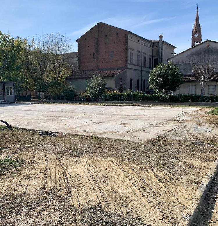 Parco giochi in piazza a Monticelli