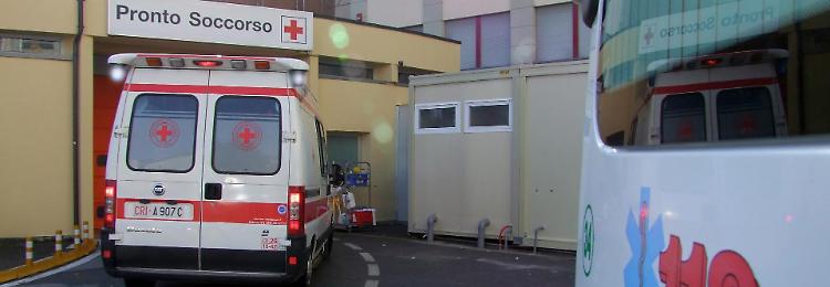 Lite e schiaffi per il parcheggio, poi il malore e il trasferimento in ospedale