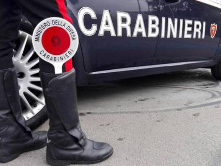 Vessato e sottomesso denuncia gli aguzzini: due arresti