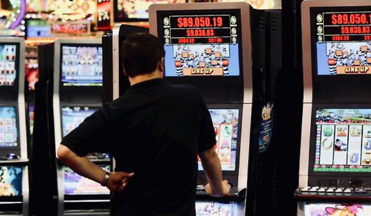 Gioco d'azzardo, Ats: «È una patologia»