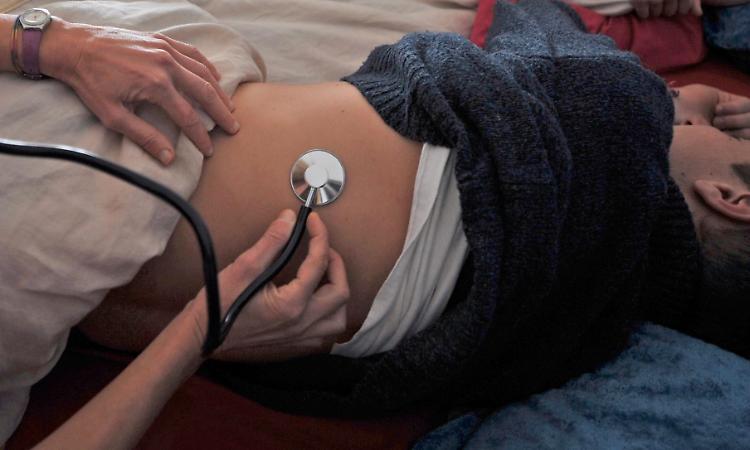 «Niente pediatra a domicilio, io invalido resto solo a casa»