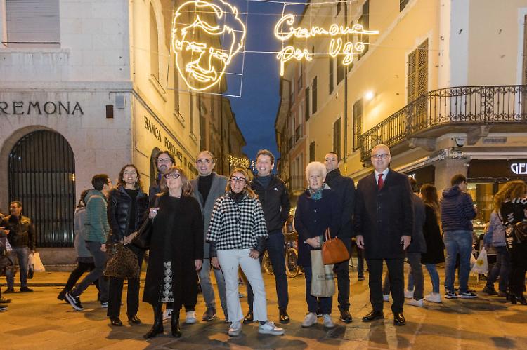 La città s'illumina nel nome di Tognazzi ed è già Natale