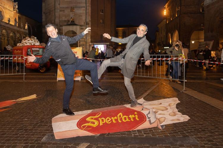 Torrone 3D: con la «tavola surf Sperlari» illusione ottica da selfie