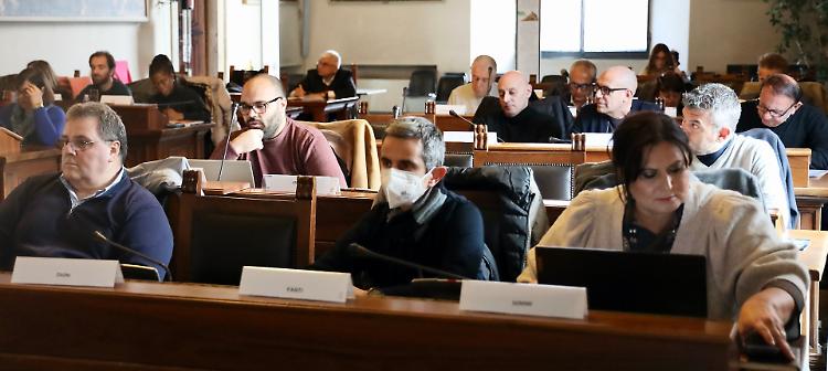 Bollette, tocca al prefetto: «Convochi i fornitori»