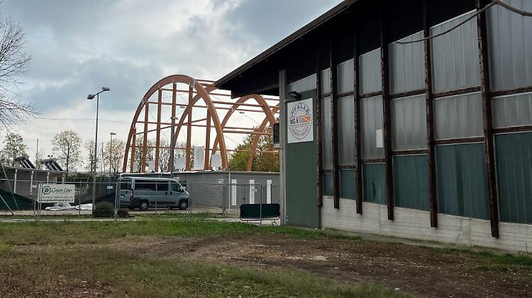 Rimossi i detriti del nubifragio al palazzetto dello sport