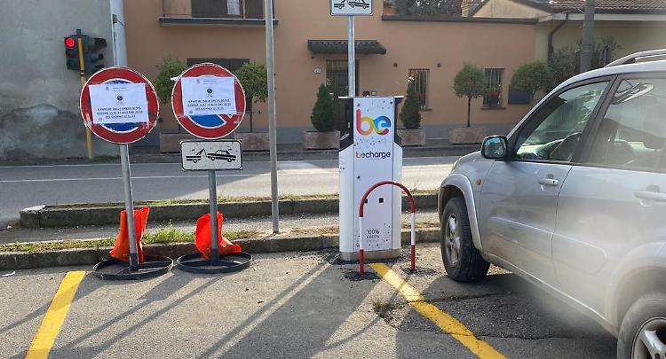 Auto elettriche, ora la ricarica in paese