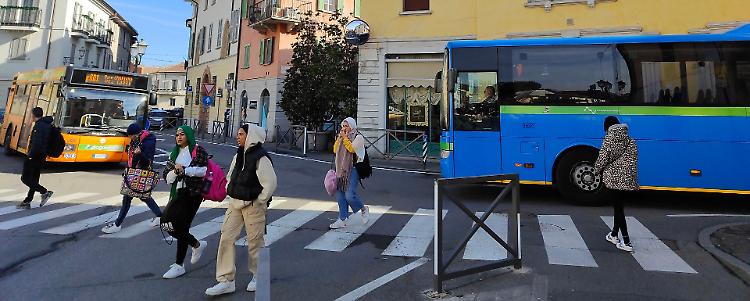 «Via i pullman dal centro». La protesta dei commercianti