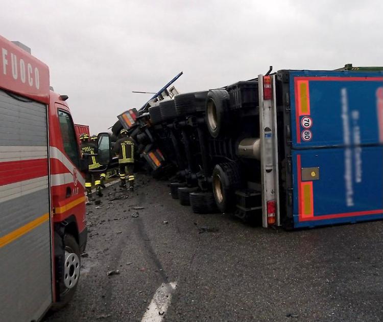  Terribile incidente in A21, sarebbero coinvolti due mezzi pesanti