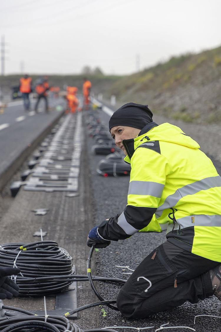 Auto elettriche: la ricarica ad induzione presentata al Parlamento Europeo