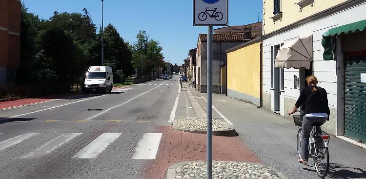Ciclabili monche, un pericolo: «In 3 anni nulla è cambiato»
