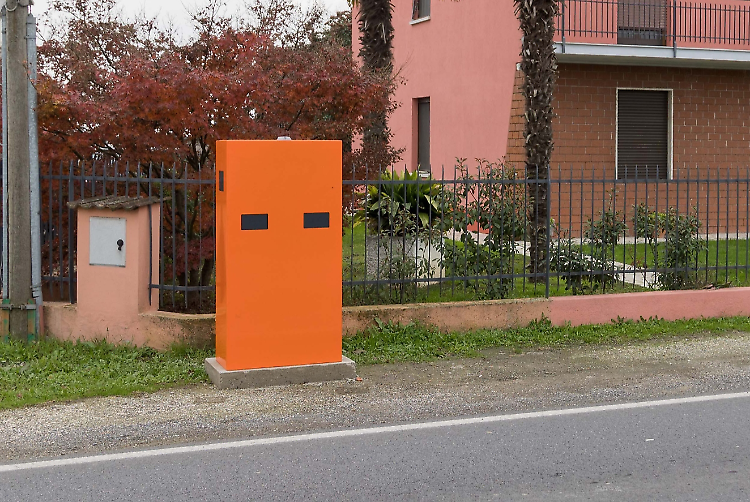 Sicurezza stradale, spuntano i «Velo Ok» sulla via Persico