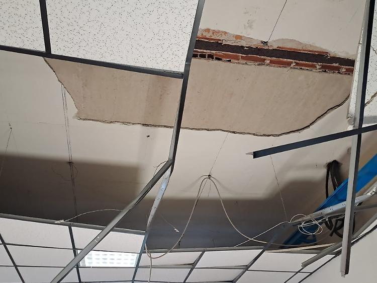 Crolla parte del controsoffitto, scuola dell'infanzia e asilo chiusi