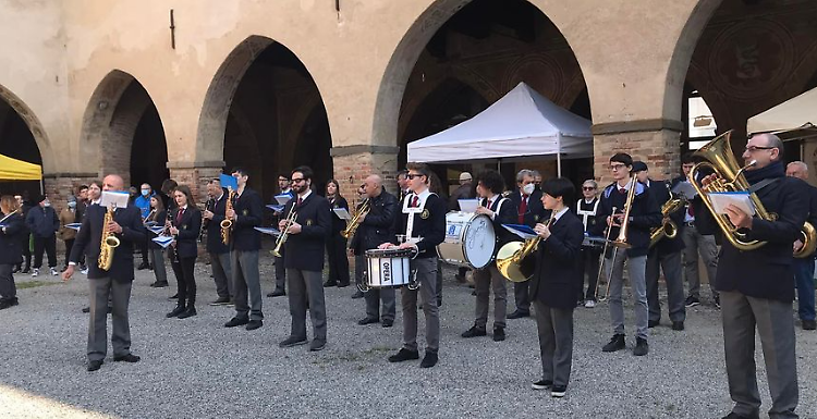 Banda e junior band in concerto