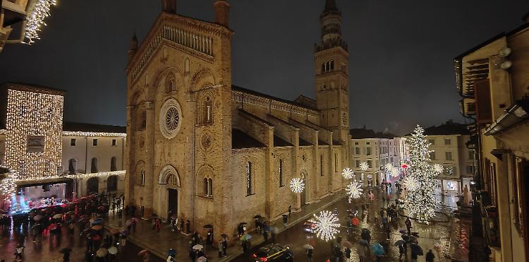 Crema, solo un commerciante su due sponsorizza le luci delle feste