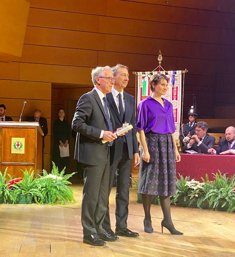 Ambrogino d'Oro, premiato il medico Gian Vincenzo Zuccotti