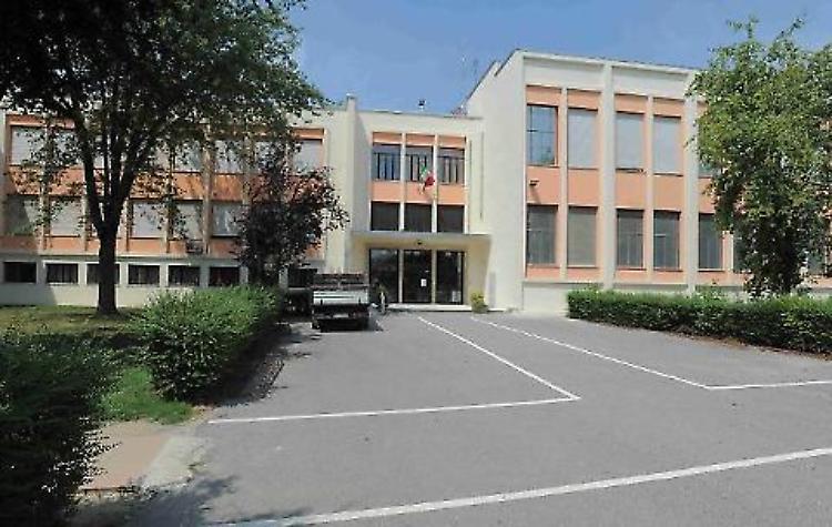 Diotti. Spogliatoi femminili imbrattati: sospesa l’attività motoria in palestra