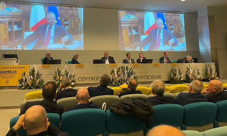 Lollobrigida: "Nutriscore, sull'alimentazione non prendiamo lezioni da nessuno"