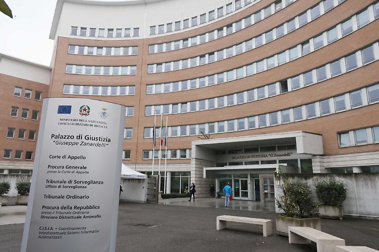 Nozze combinate, pm chiede 5 anni per i genitori di una 24enne