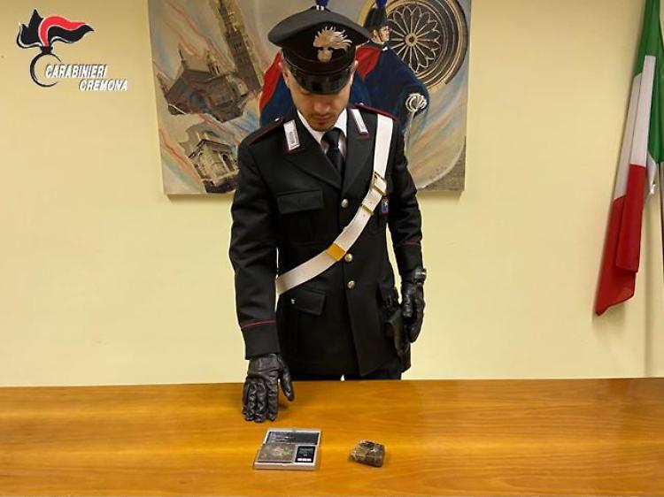 Denunciato 44enne per detenzione di droga. Sequestrati stupefacenti e bilancino