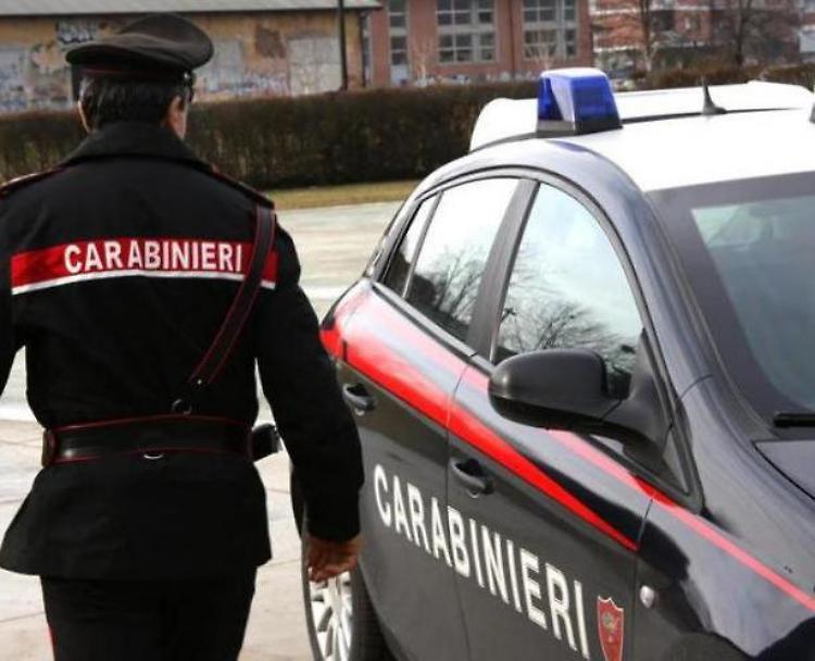 Ispezione in una cascina abbandonata, i carabinieri recuperano refurtiva