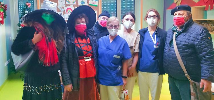 Ospedale Maggiore, la Befana arriva in pediatria: ‘grazie ai Pantelù’