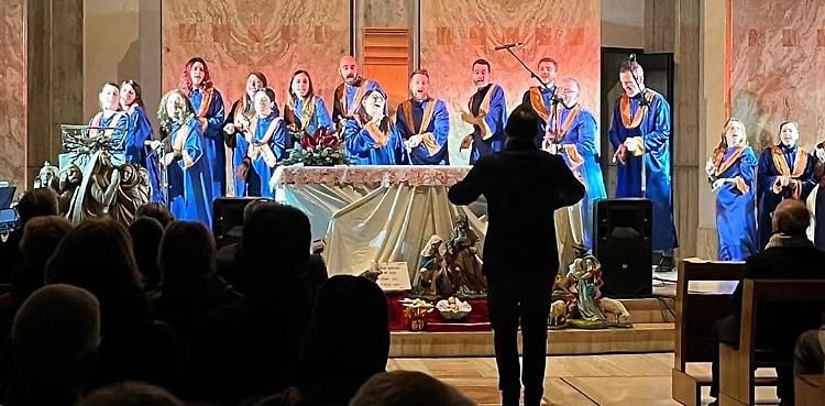 Le note del Gospel Singer Choir fanno il pieno di emozioni