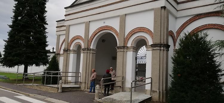 Cimitero comunale: via l'amianto, stop visite alle tombe